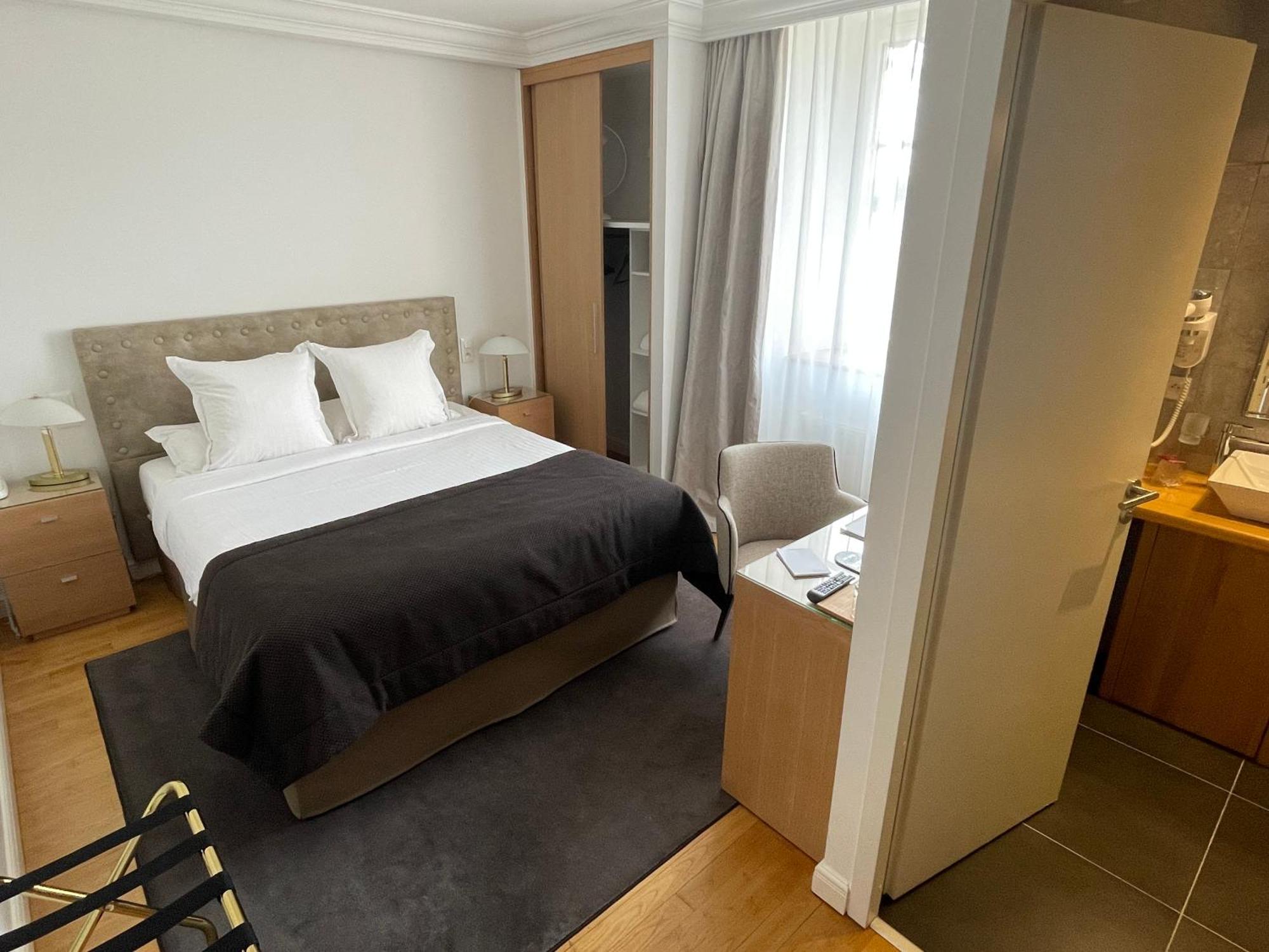 Hotel Victor Hugo Pontorson Luaran gambar