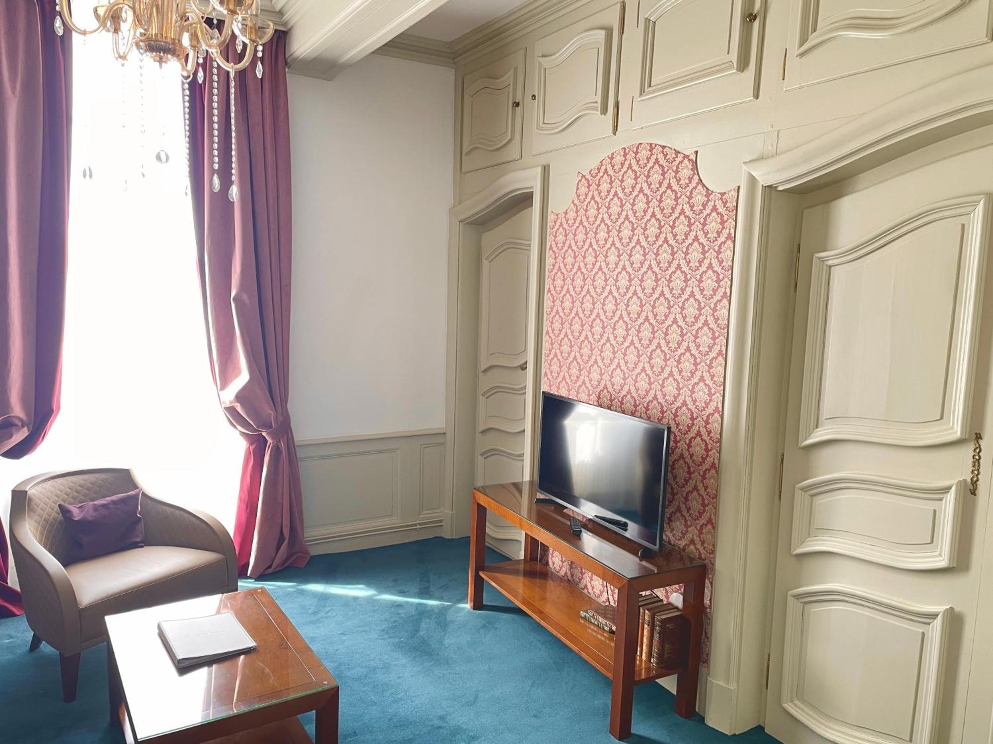 Hotel Victor Hugo Pontorson Luaran gambar