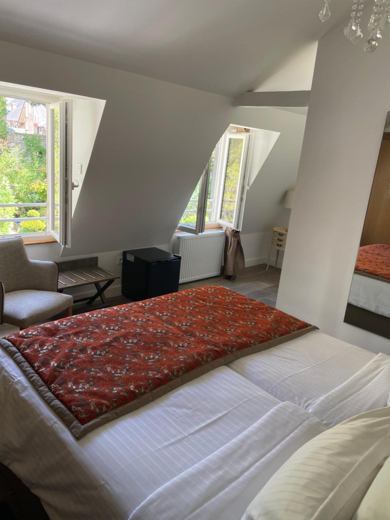 Hotel Victor Hugo Pontorson Luaran gambar